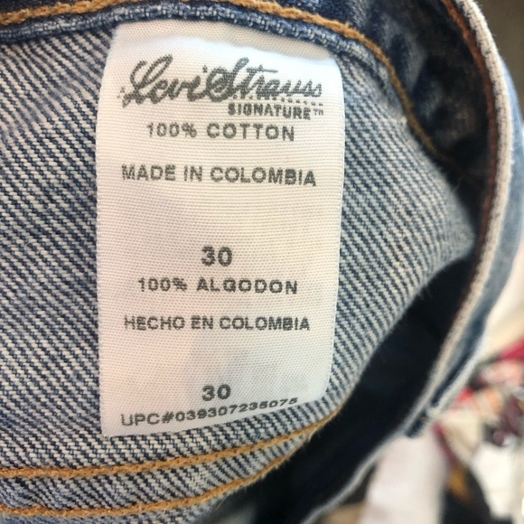 Levi Straus Relaxed Fit Cut Off Jean Shorts - Picture 8 of 8